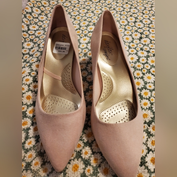 AlexFlex Comfort Kitten Heals (NWT) - Picture 2 of 5